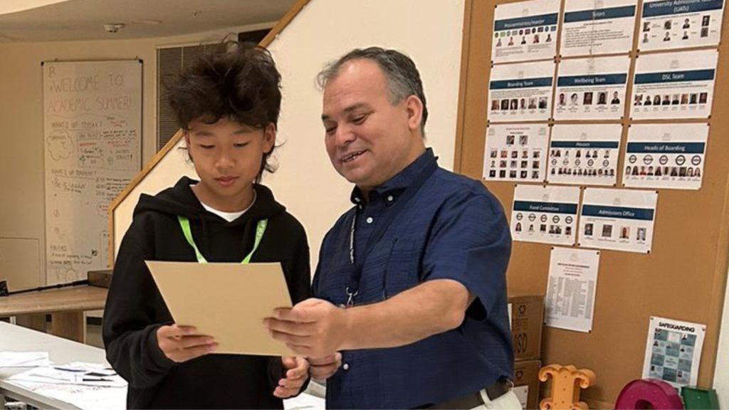 Francisco Bustos presenting a student certificate at DLD London